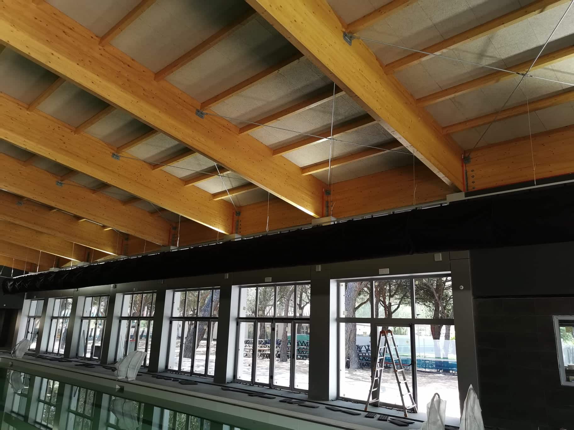 ¿Cómo hacer la estructura para un techo con panel sandwich?